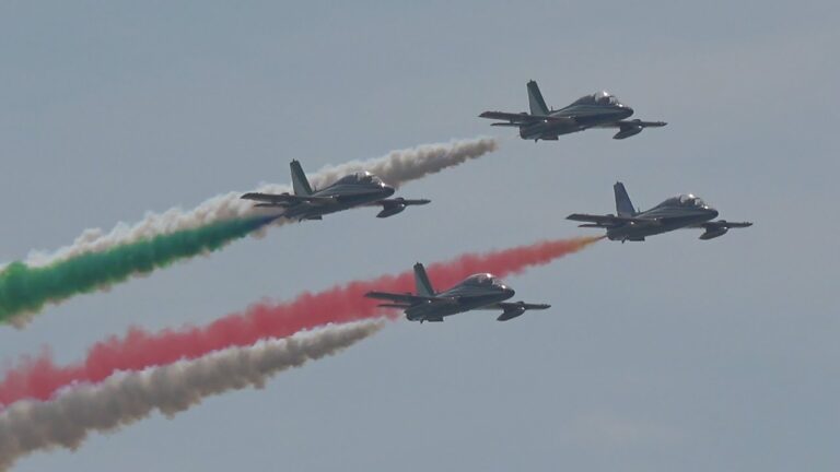 Spettacolare esibizione delle Frecce Tricolori per il 25 aprile