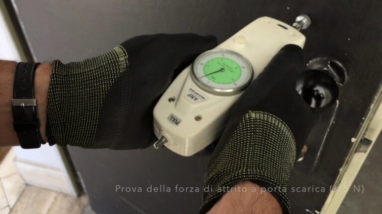 Guida alla Sostituzione della Molla della Porta Tagliafuoco