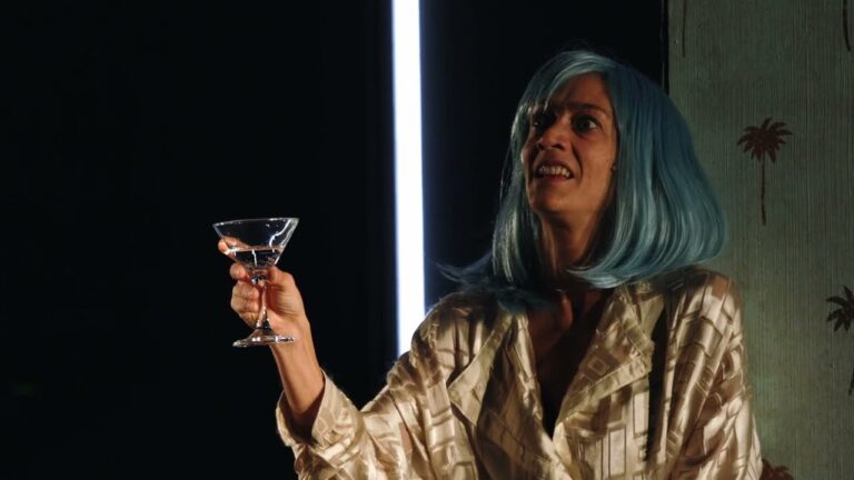 Il Ministero della Solitudine: Un Viaggio nel Teatro Argentino